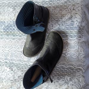 Camper snap up booties. All leather. Size 9 (41) ample width.